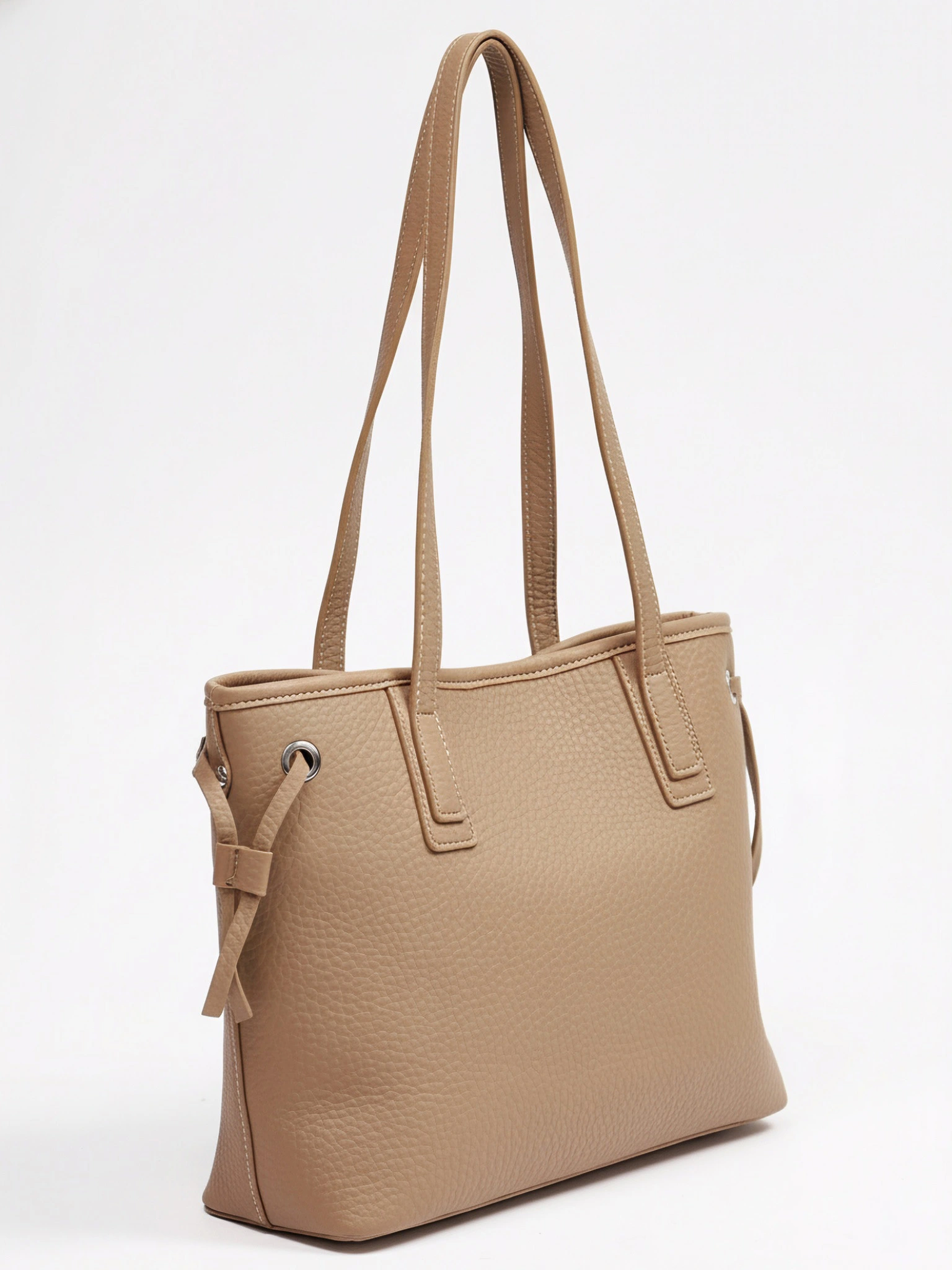 Сумка-тоут со стяжками по бокам и декоративным платком в ассортименте